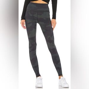 Alo Yoga Camo Leggings